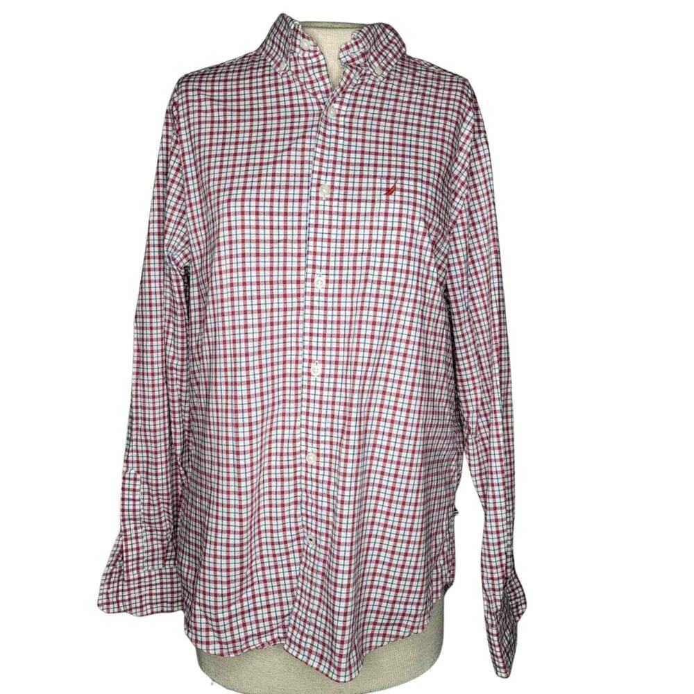 Nautica Classic Fit Wrinkle Resistant Red Blue and White Plaid Size M